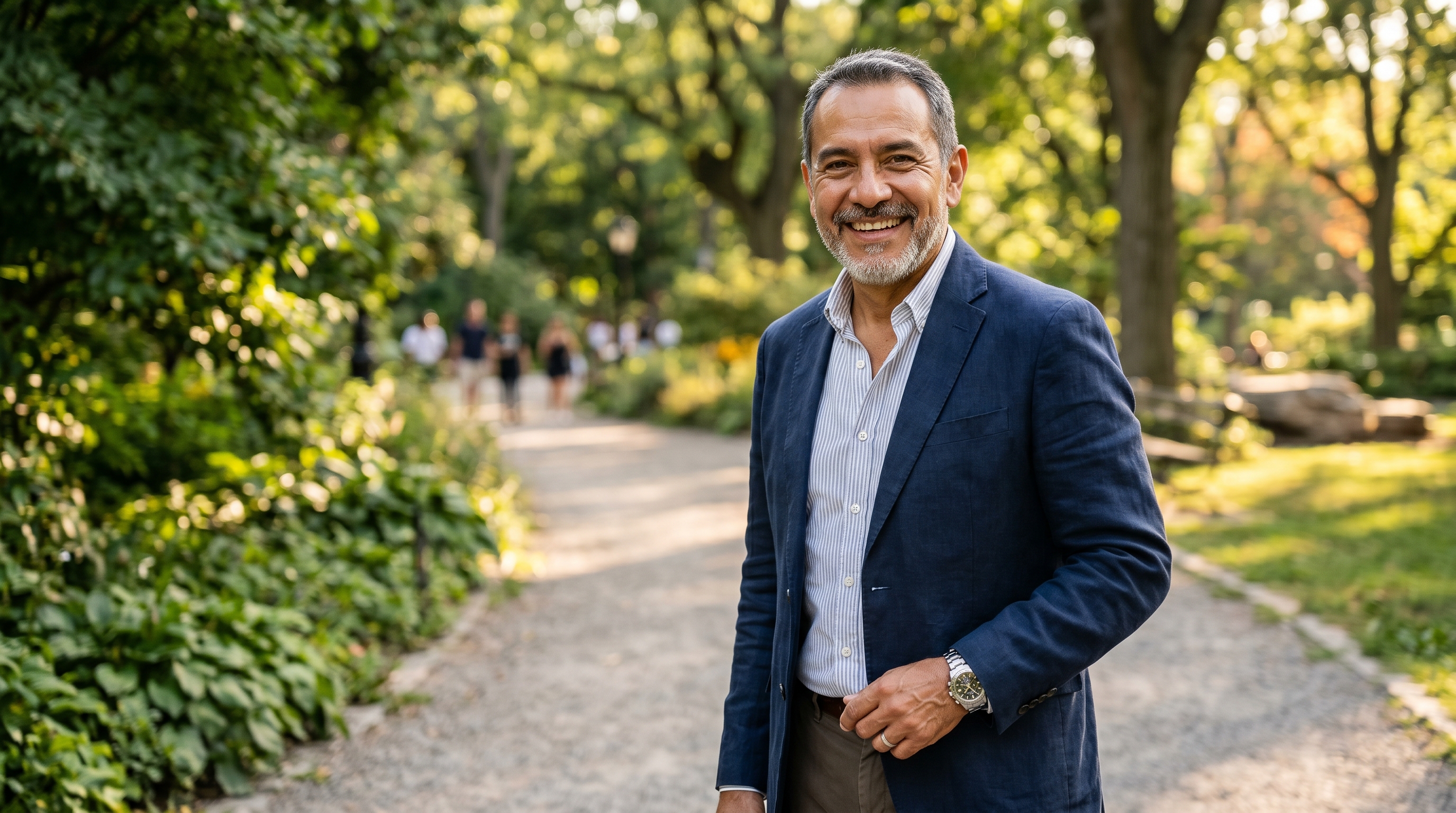 Hombre mayor de 50 años saludable y activo
